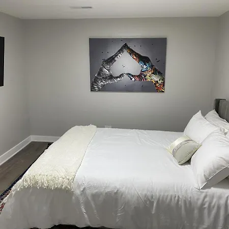 Modern 3 Bedroom Close To Downtown Chicago