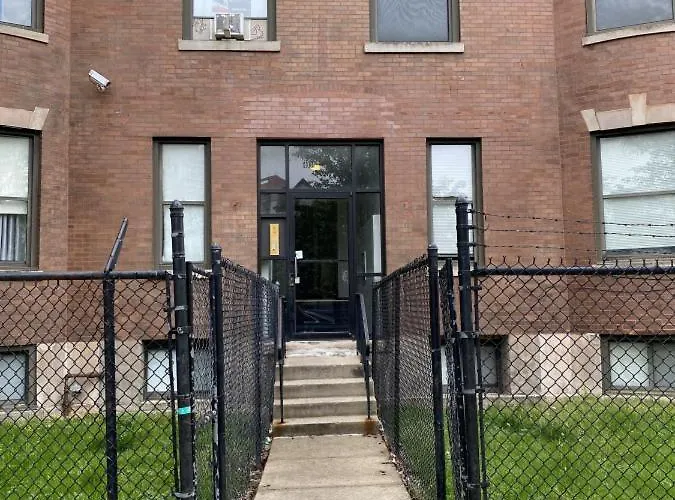 Modern 3 Bedroom Close To Downtown Apartment Chicago