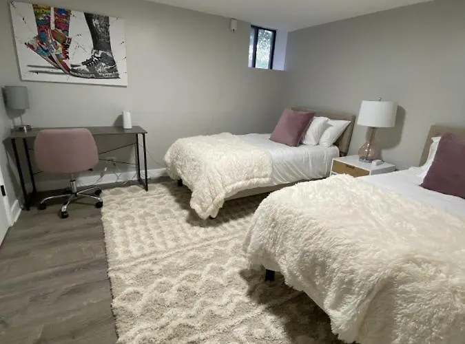 Modern 3 Bedroom Close To Downtown
