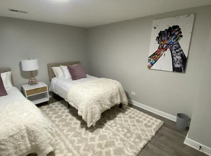 Modern 3 Bedroom Close To Downtown Chicago