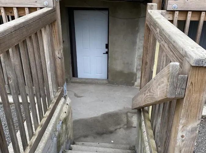 Modern 3 Bedroom Close To Downtown
