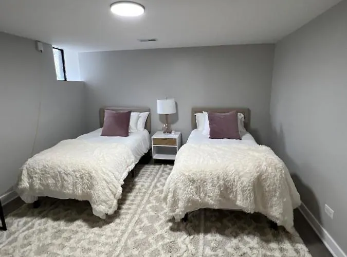 Modern 3 Bedroom Close To Downtown Chicago