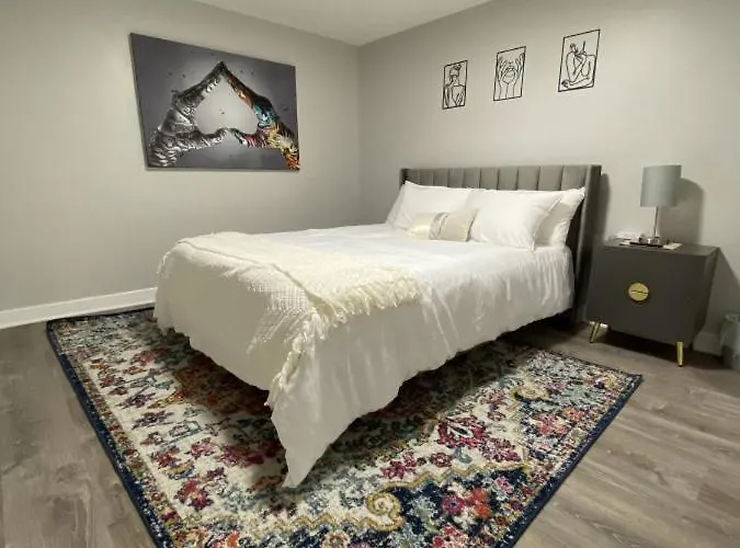 Modern 3 Bedroom Close To Downtown