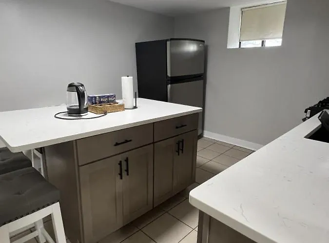Modern 3 Bedroom Close To Downtown * Chicago